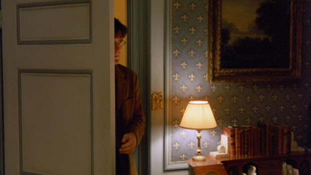Eyes Wide Shut - Carl enters the Nathanson bedroom, opposing view from when Bill entered